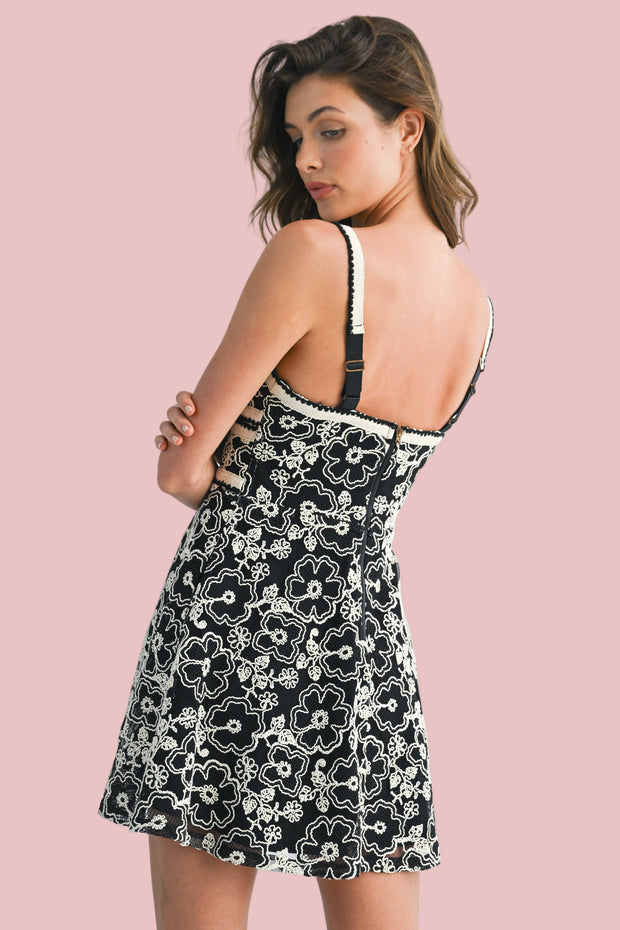 IRRESISTIBLE ATTITUDE FLORAL CROCHET DRESS