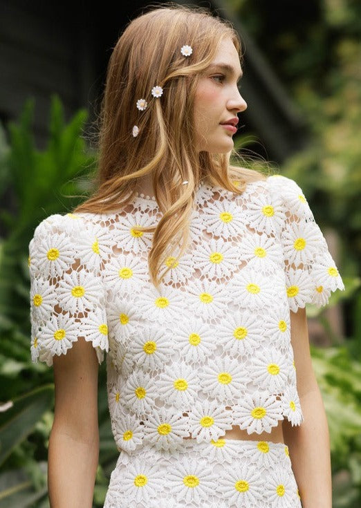 DARLING DAISIES EMBROIDERY LACE TOP
