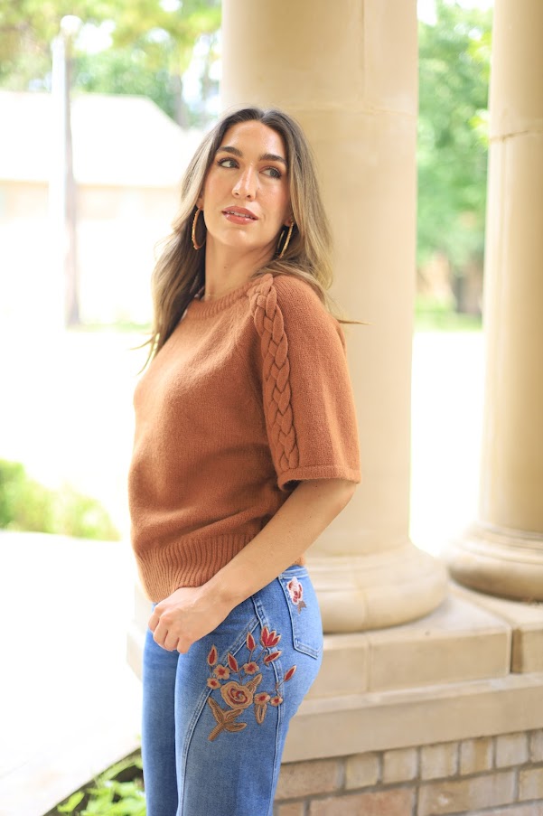 LONG WEEKEND CAMEL SWEATER