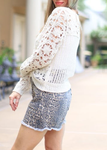 LONDON LOVE LEOPARD BELTED SHORTS
