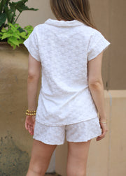 WEEKEND GETAWAY WHITE FLOWER TOP