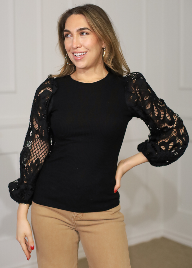 HOLLYWOOD HILLS LACE SLEEVE RIBBED TOP